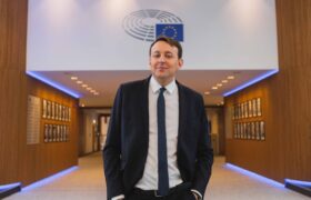 Javi López recoge el acta de diputado al Parlamento Europeo para la X legislatura